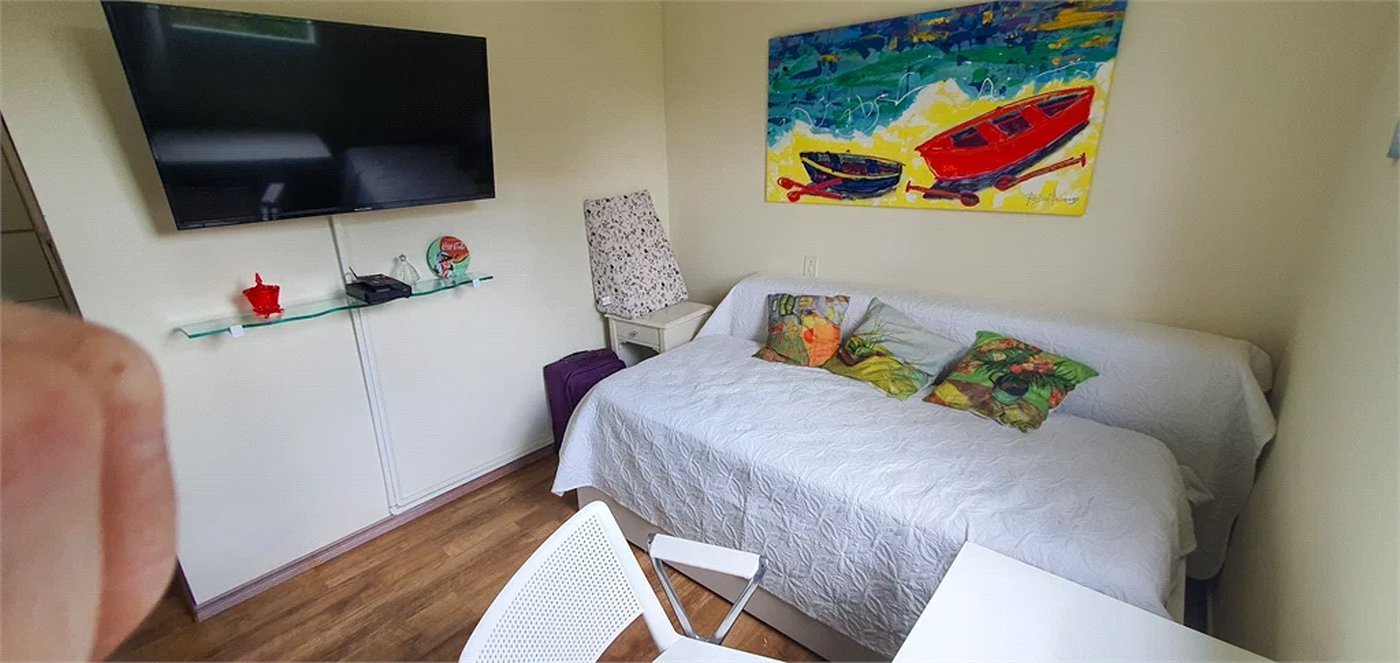 Apartamento luxuoso com 130m2, 3 suítes, 4 vagas.