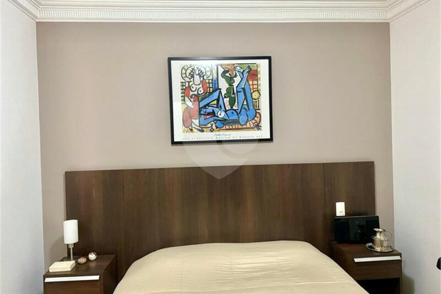 Apartamento de 03 dormitórios sendo 1 suíte e 02 vagas de garagem.