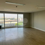 Conjunto comercial com 60m² , 1 banheiro , 2 vagas de garagem , à venda na Vila Leopoldina.