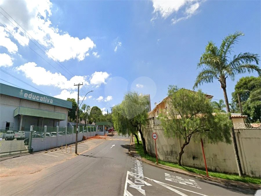 Sobrado 4 dormitórios, condomínio Village Paineiras