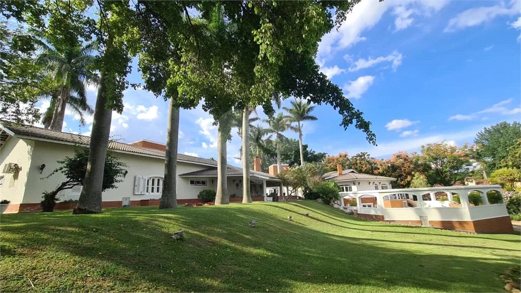 Casa à venda com 5 quartos, sendo 3 suítes,  no condomínio Village Sans Souci, Valinhos - SP