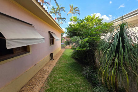 Casa Térrea 5 quartos bem localizada com piscina.