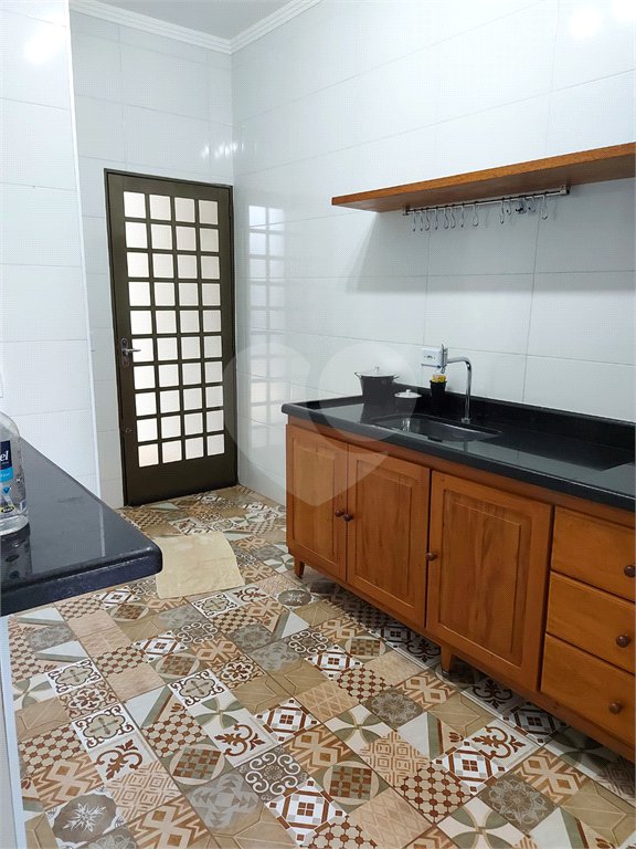 Casa Térrea com 2 dormitórios, sendo 1 suíte.