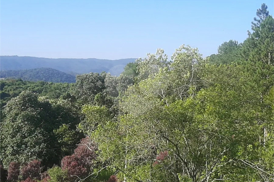 Casa nova na Serra da Cantareira com 3 suítes