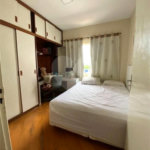 Casa com 202m² , 4 dormitórios , sendo 1 suíte , 3 vagas de garagem.