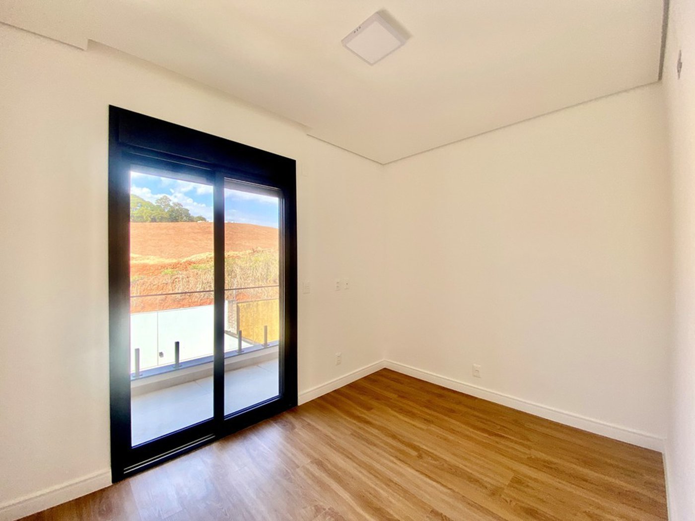 Casa à venda com 3 quartos, sendo 3 suítes, no condomínio Vila Giardino, Jundiaí - SP