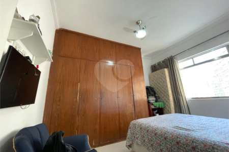 Apartamento á venda na Bela Vista com 57m² reformado e com armário embutido.