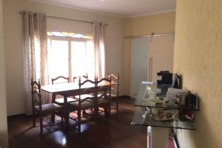Casa à venda com 3 quartos, sendo 1 suíte, em Jardim Trussardi, São Paulo, SP