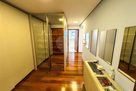 Apartamento à Venda no Centro de São Carlos - com 3 Suítes.