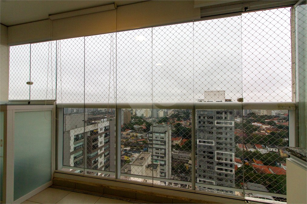 Apartamento com 02 dormitórios, sendo 1 suíte com 02 vagas de garagem