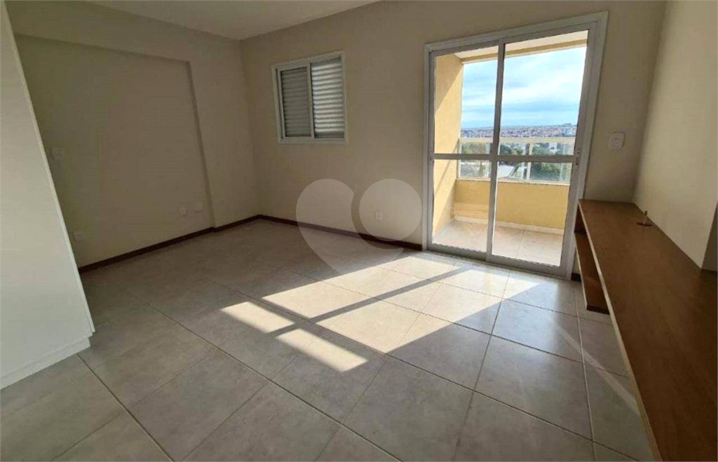 Apartamento no Condomínio Via Campus.