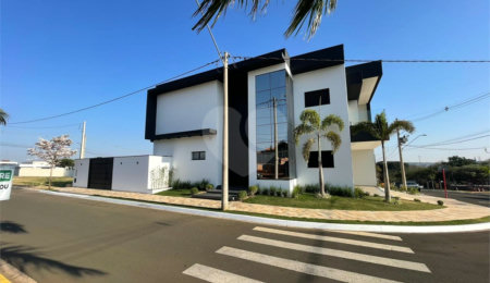 Casa à venda com 3 suítes no condomínio Terra dos Buritis, Ibaté - SP