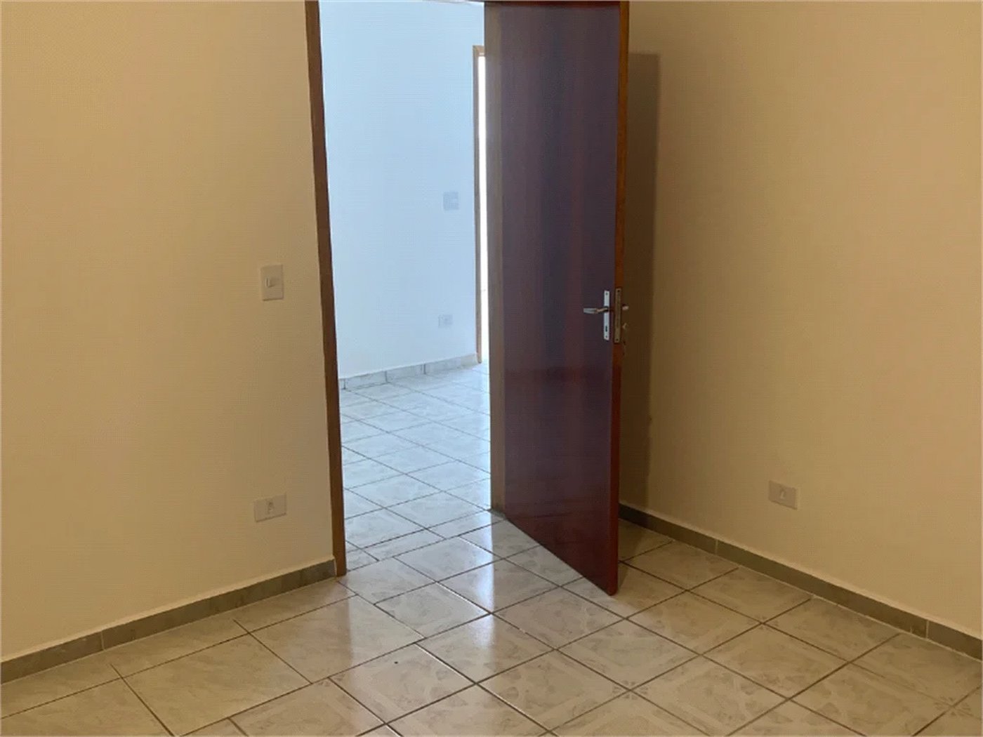 Oportunidade Única na Vila Morse: Amplo Espaço e Conforto!