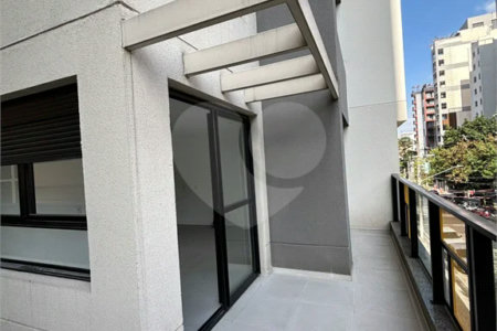 Apartamento aconchegante com terraço e sacada