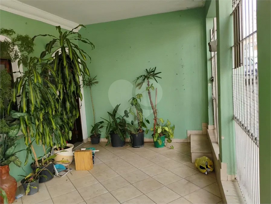 Vende-se sobrado de 3 andares na Vila Santa Catarina