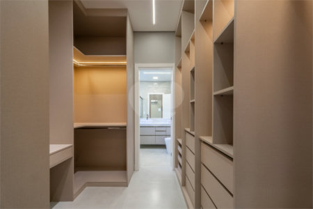 Indaiatuba - SP - Condominio Dona Lucilla - Valor R$2.295.000,00 - 3 suítes + escritório + lavabo - Terreno: 300m2 - Construção: 188m2 - Diferenciais - Móveis planejados no escritório, sala de TV, lavabo, cozinha, área gourmet, lavanderia, banheiros e closet - Ar condicionado em todos os ambie