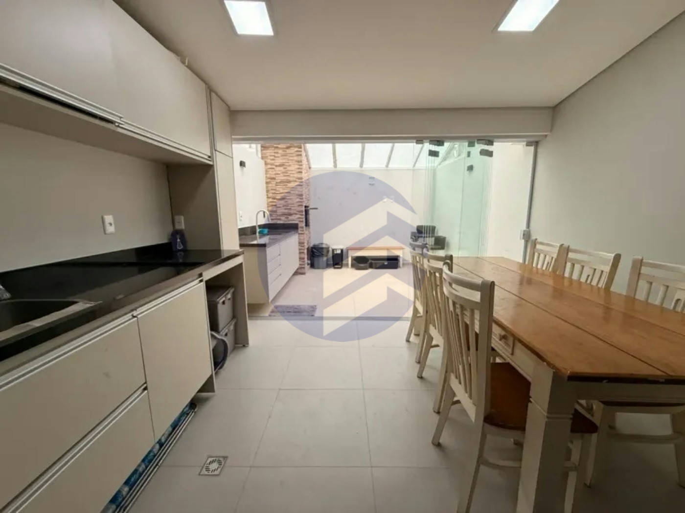 Casa à venda com 2 quartos, sendo 2 suítes, no condomínio Vilas V, São Paulo - SP