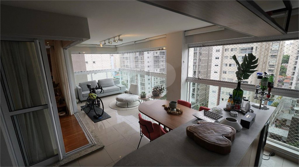 Apartamento á venda - Vila Olímpia