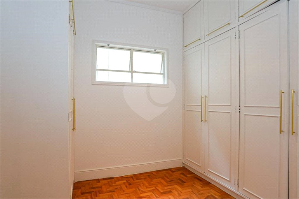 Apartamento na Bela Vista com 228m² 3 dormitorios Aceita e estuda Permuta.