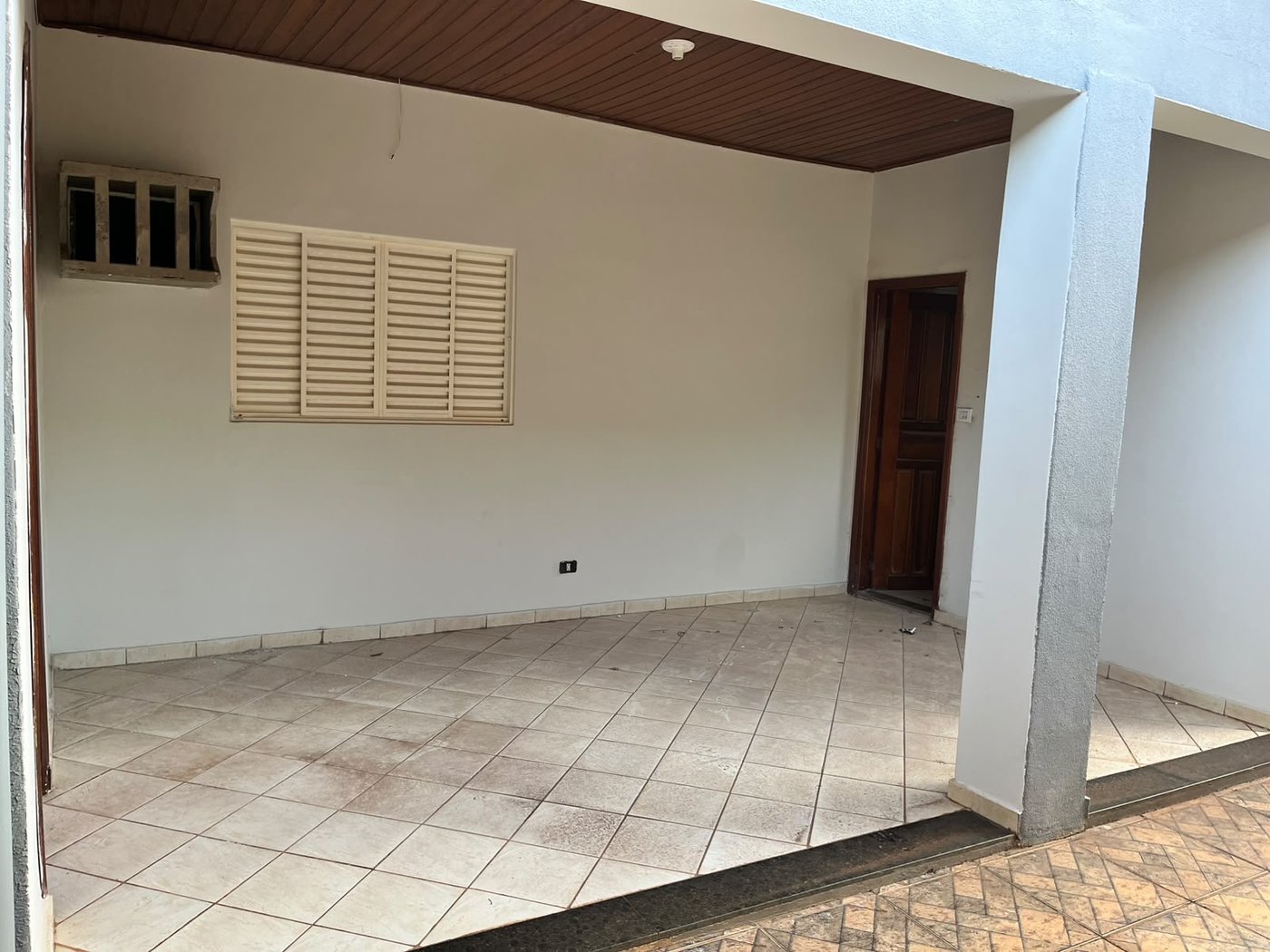 Casa para alugar com 4 quartos, sendo 2 suítes, no Centro, Três Lagoas, MS
