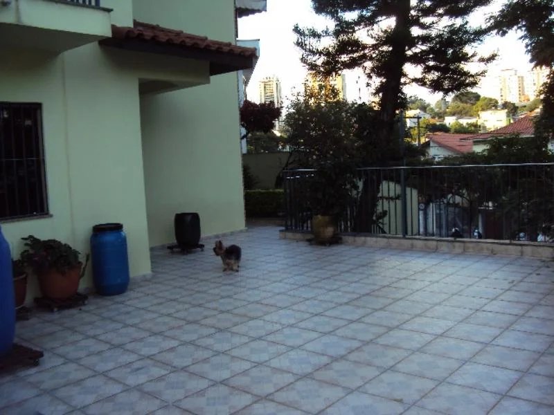 Sobrado à venda 400m² com 4 quartos, sendo 2 suítes, 6 vagas no Jardim Peri Peri próximo metrô Vila Sônia