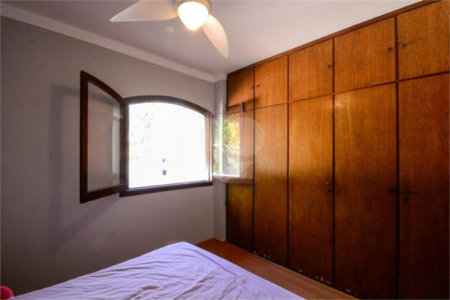 Casa com 4 Dormitórios sendo 1 suíte, com 3 Vagas