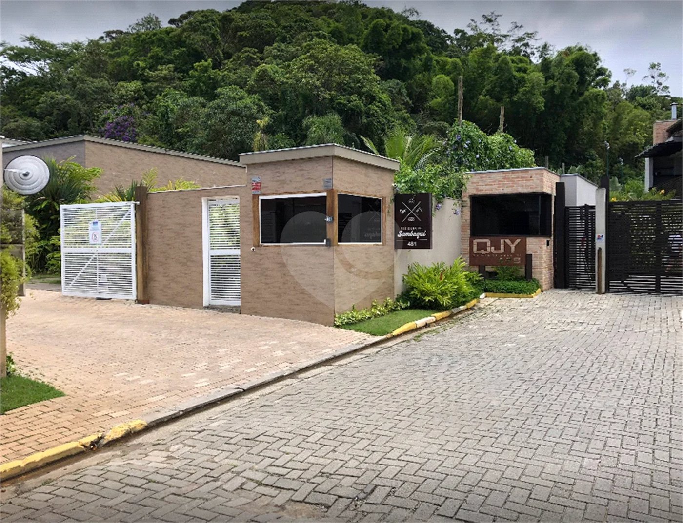 Maravilhosa Casa em Condomínio com 4 Suítes na Praia de Juquehy!!!