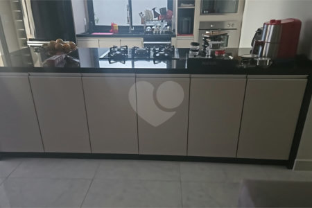Linda casa em condomínio fechado, unindo conforto, lazer e segurança para você e sua família!