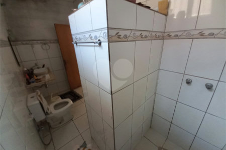 Casa térrea com 2 dormitórios.