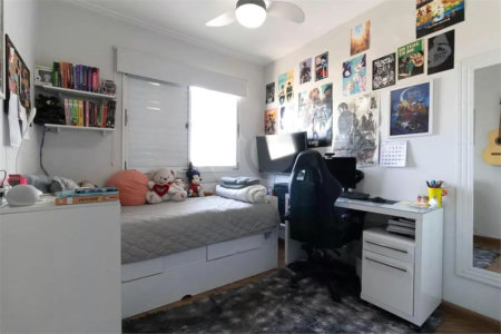 Apartamento de 103m2 na Saúde com 3 dorms, 1 suíte, 2 banheiros, 2 vagas. Estuda permuta.