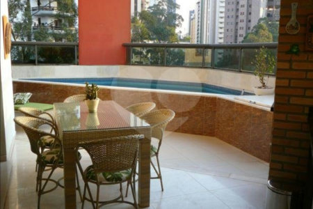 APARTAMENTO UM POR ANDAR!