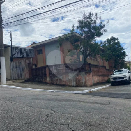 Sobrado á venda em Moema de 280m² com 3 vagas 3 dormitórios e 5 banheiros