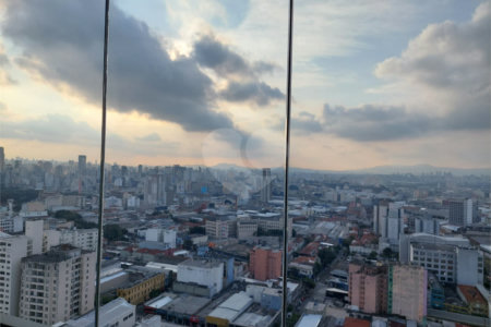 Apartamento no Brás repleto de lazer com 50 m² com 2 dormitórios e 1 vaga, Estuda Permuta