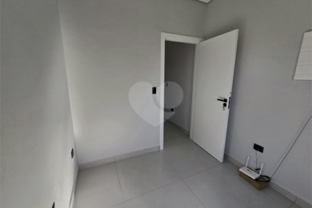 Maravilhosa Casa térrea em condomínio fechado no Portal Lamis, com 3 suítes, piscina privativa e persianas elétricas em excelente condomínio com salão de festas, piscina, quadras de tênis, beach tênis e campo de futebol. Vista cinematográfica da Pedra Grande.
