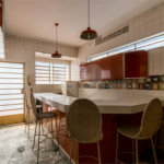 Casa à venda em Moema de 280m² com 4 dormitórios, sendo 1 suíte e 2 vagas de garagem.