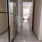 Apartamento no Condomínio Mont Vernon .