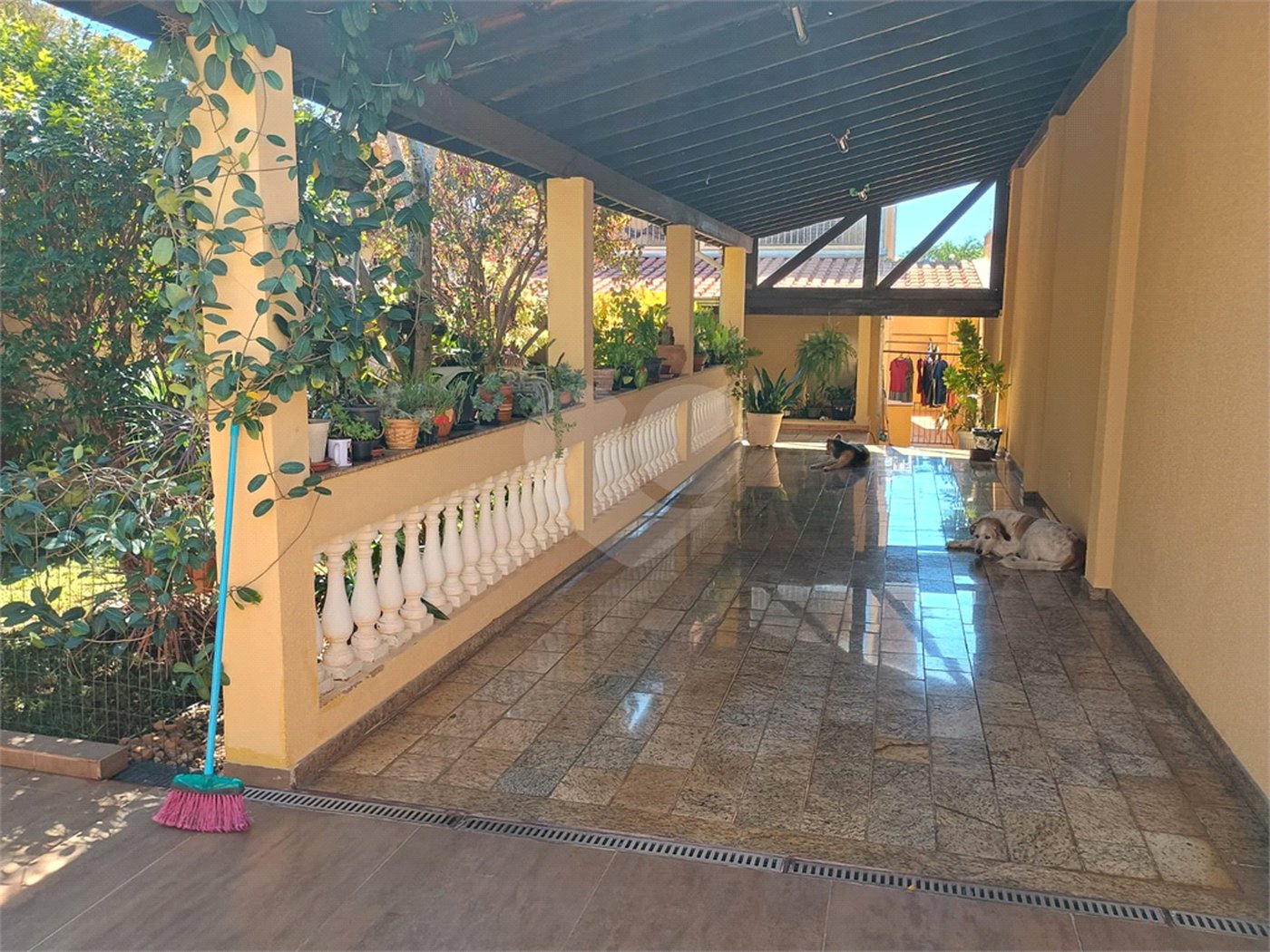 Sobrado com 3 quartos à venda com área gourmet completa e 5 vagas de garagem – Santa Marta - São Carlos/SP