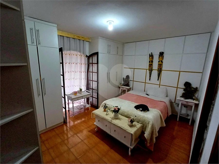 Casa à venda em Atibaia com 5 dormitórios (1 suíte), piscina e área gourmet, 2 vagas garagem, avalia permuta e financiamento