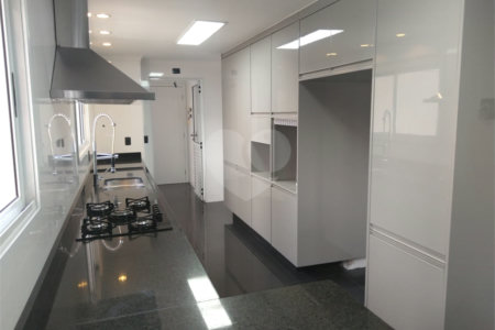 Apartamento 3 suítes, varanda gourmet, 3 vagas em Condomínio Clube na Mooca