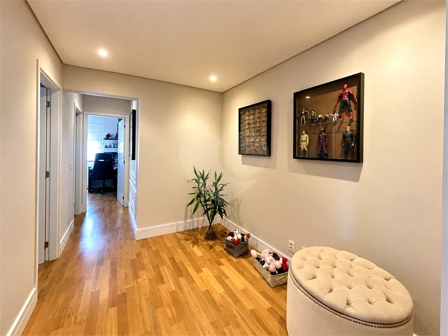 Apartamento de 127 m² em andar alto, com vista livre, 3 suítes planejadas, sacada gourmet envidraçada, 2 vagas e lazer completo, próximo ao Shopping Golden Square e à Avenida Kennedy.