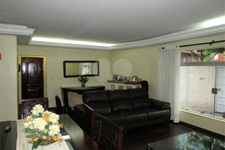 Casa Térrea à venda com 3 quartos, sendo 1 suíte, em Chácara Flora, São Paulo, SP