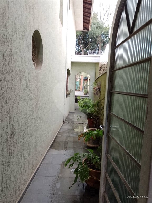 Oportunidade! Super sobrado em rua tranquila e ótima localização