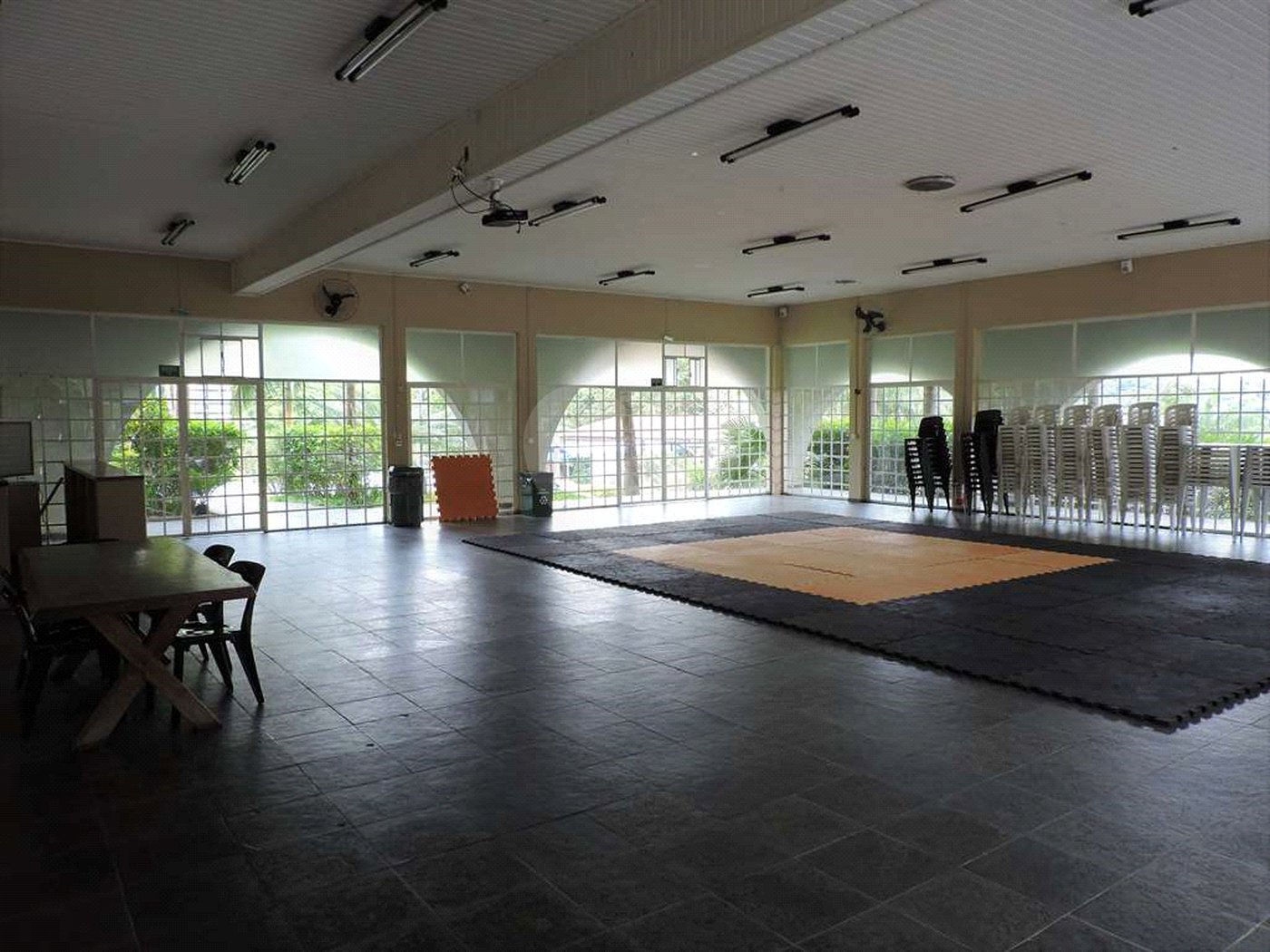 Casa de Alto Padrão à Venda e Locação - Condomínio Vila Verde