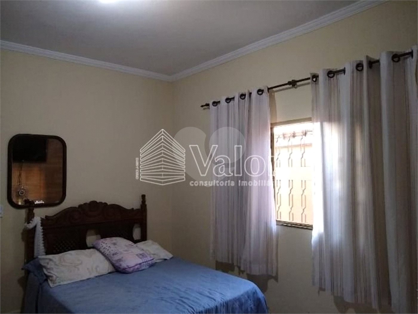 Casa Térrea com 3 dormitórios, sendo 1 suíte.