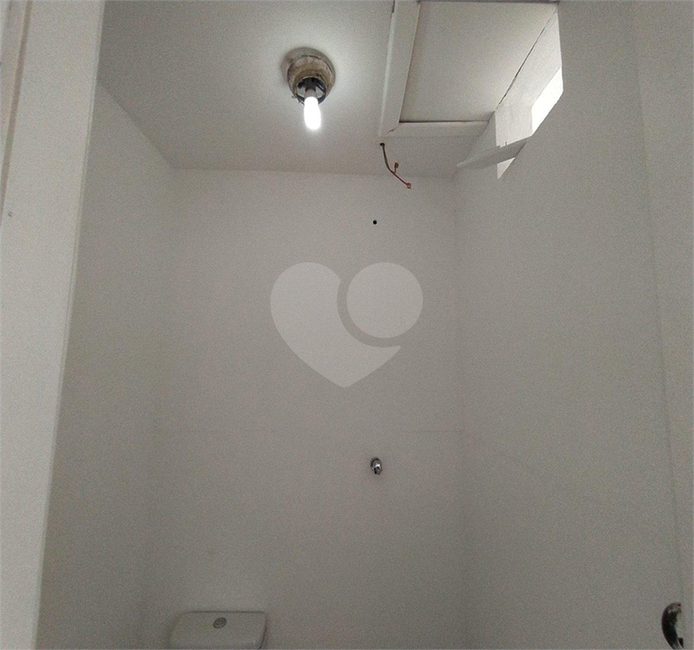 SOBRADO DE 100 M² COM 03 DORMITÓRIOS, VAGA E QUINTAL PARA LOCAÇÃO (OU VENDA) NO JARDIM DO COLEGIO-SANTANA