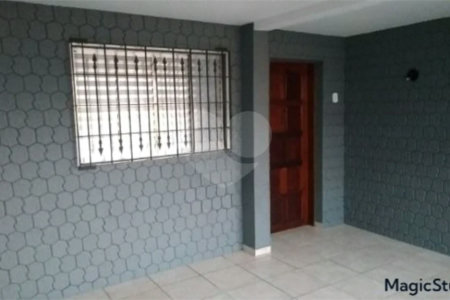 4 casas independentes em terreno de 245m² , à venda no Jardim Soares em Guainazes.
