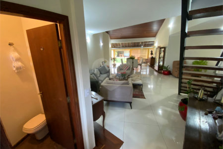 Casa térrea no Condomínio Parque Faber I