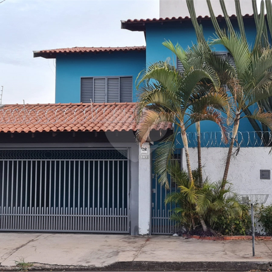 Casa sobrado para venda no Jardim das Torres