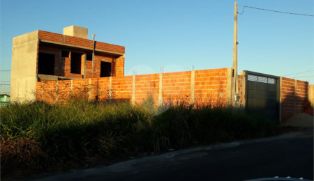 Terreno à venda com 2 suítes em Jardim Embaré, São Carlos, SP