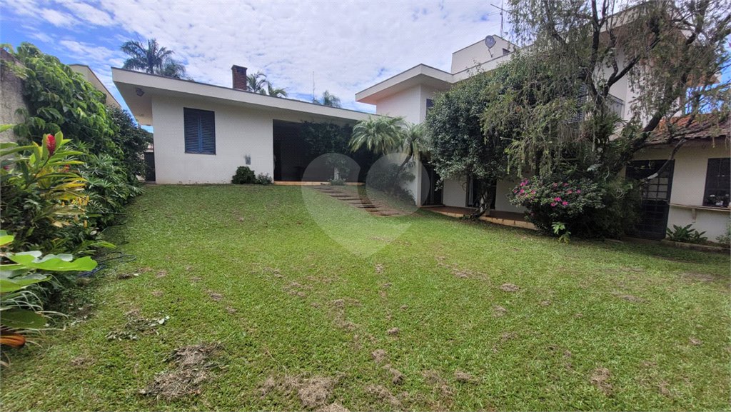 Casa à Venda . Aceita Permuta por Apto. ou Casa ,em Condomínio na Cidade São Paulo ou Bauru.